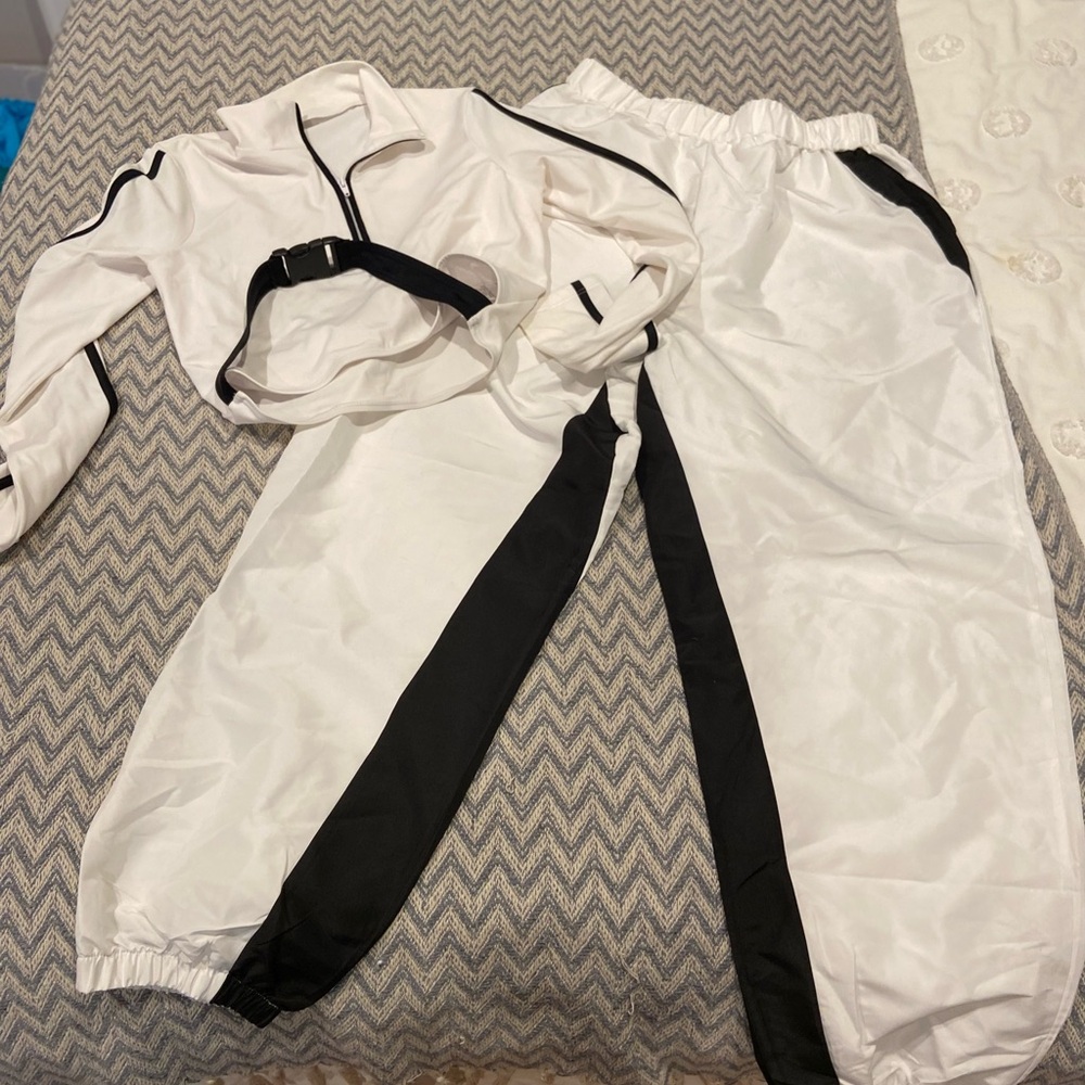 Weissman Mixify 2-Piece Set – Long Sleeve Crop Top & Contrast Joggers - Picture 3 of 8
